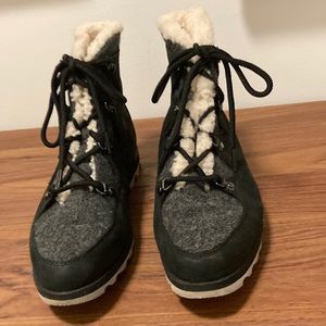 Sorel Black/Gray Sneak Chic Alpine Boots/Booties. Woman’s Size 11.